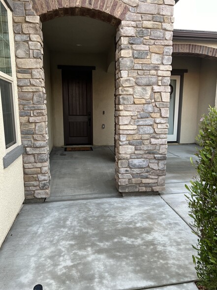Building Photo - 598 Crescent Ln