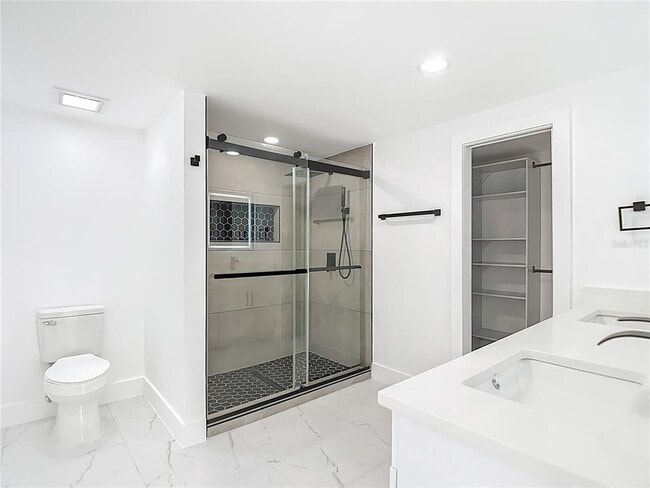 Building Photo - 9920 San Mateo Way