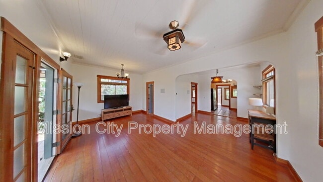Building Photo - 1110 Curley Ave