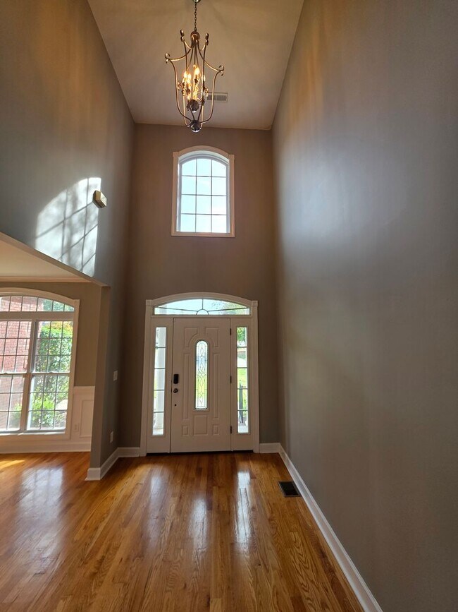 Building Photo - Holiday SPECIAL!! $500 OFF Your Move-In Co...