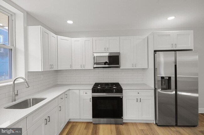 Building Photo - 5860 Osage Ave