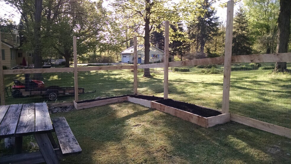 back yard - 419 King Rd E
