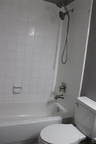 Building Photo - 1425 Knottingham Dr