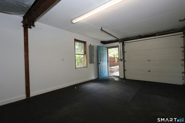 Building Photo - 15 Maple Shade Rd