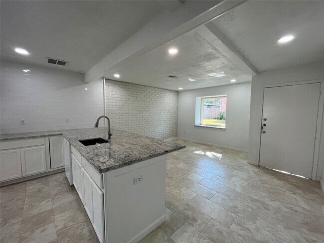 Building Photo - 12829 High Star Dr