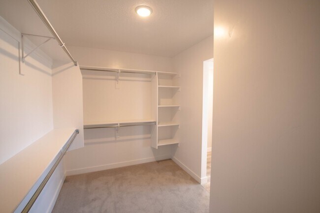 Building Photo - 4172 E Tivon Ln
