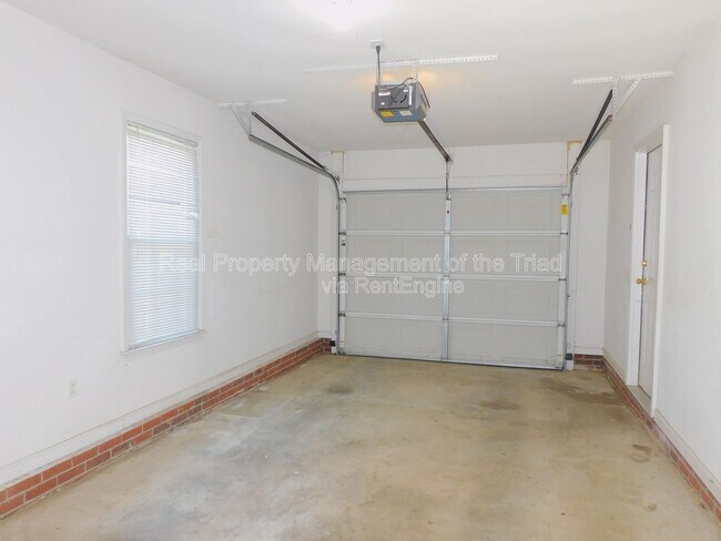 Building Photo - 5609 Wellsley Dr W