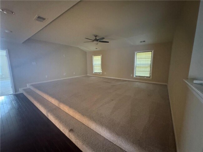 Building Photo - 5825 Pennant Ln