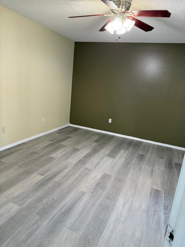 Building Photo - 2656 Newbolt Dr