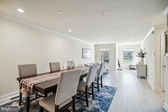 Building Photo - 1855 Creekview Ln