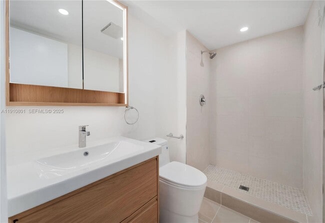 Building Photo - 780 NE 69th St