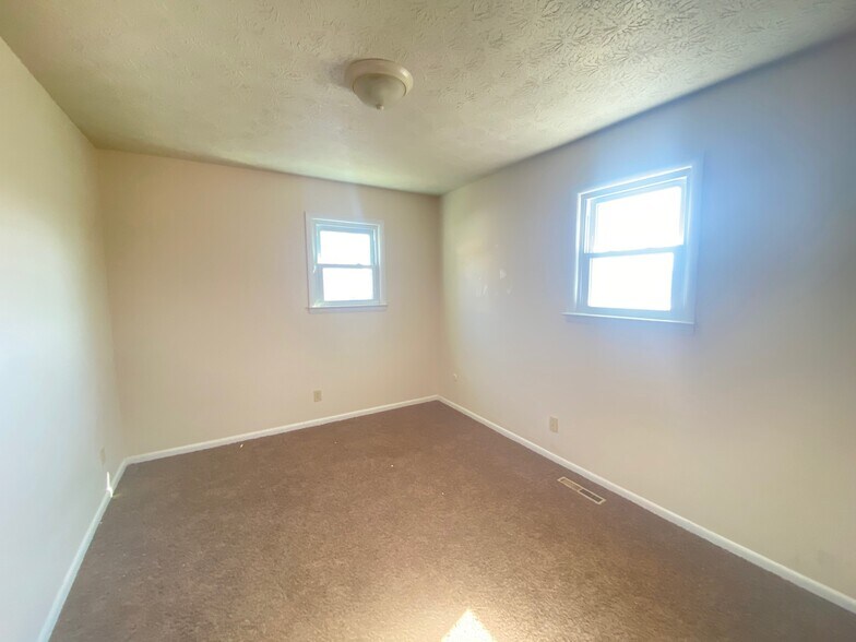 Building Photo - 111 Hickman Ave