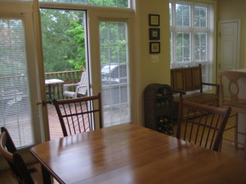 Building Photo - 417 Clayton Ln