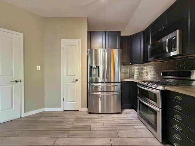 Building Photo - 12518 Zeller Ln
