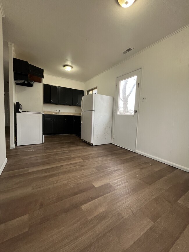 Building Photo - 111 St Thomas Ln