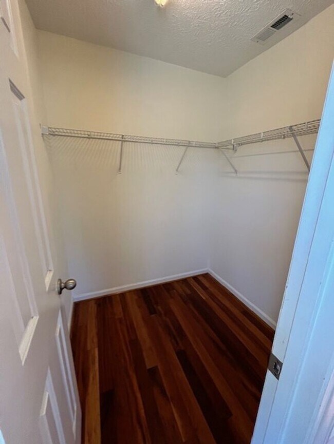 Building Photo - Recently Renovated Home in Wilmington