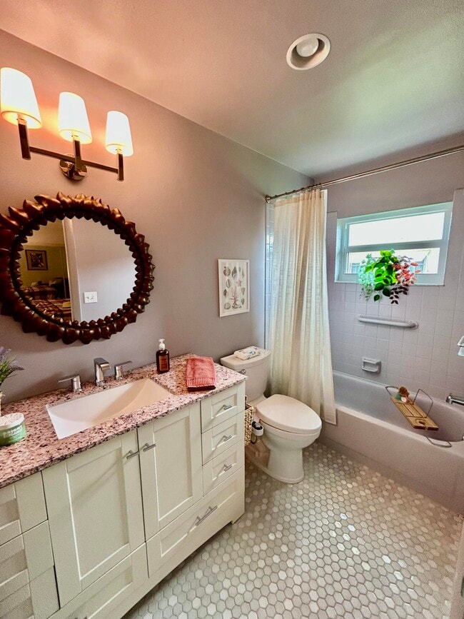 Building Photo - 5289 Lakefront Blvd