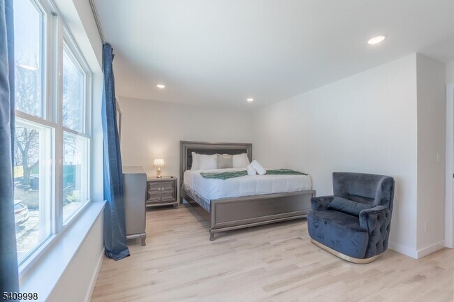 Building Photo - 116 Brookdale Ave