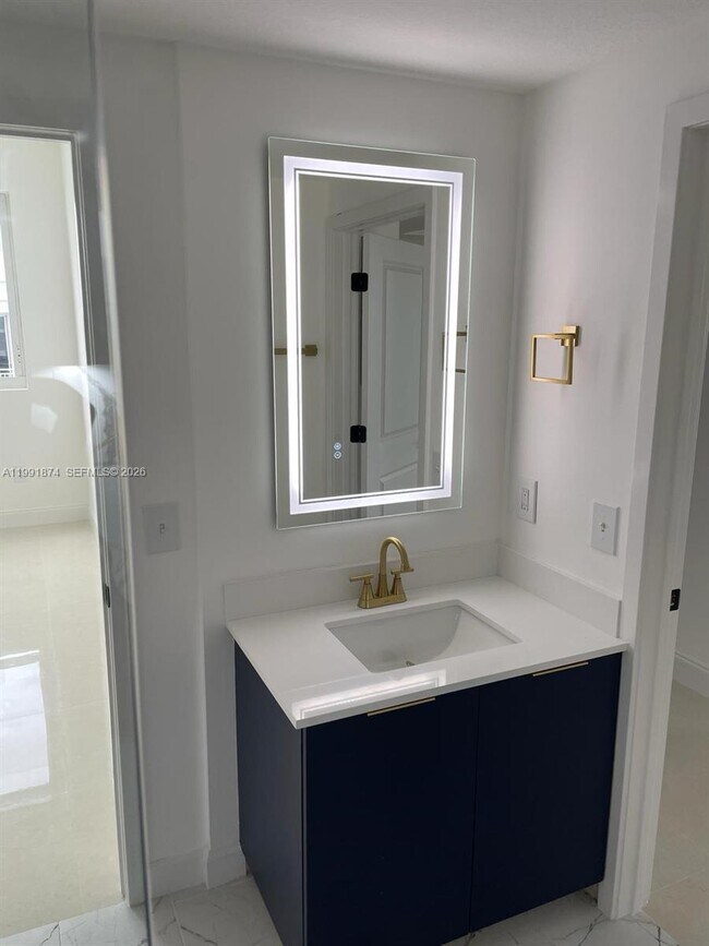 Building Photo - 170 SE 14th St