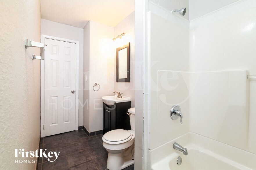 Building Photo - 6107 E 152nd St