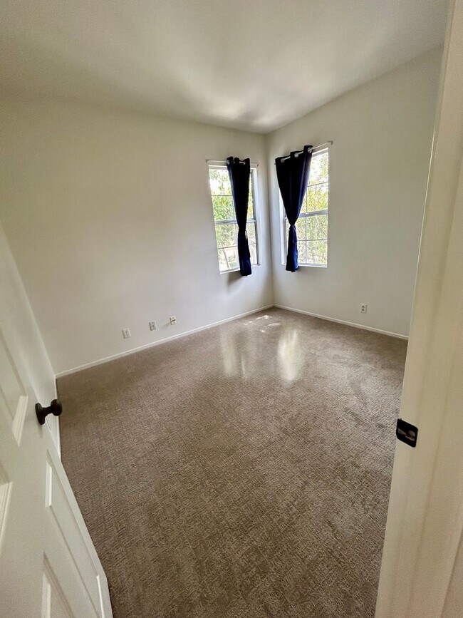 Building Photo - Enjoy this Resort Style Living