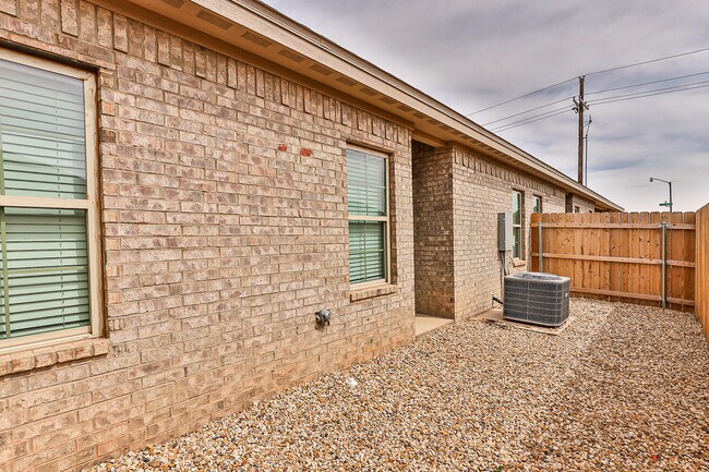 Building Photo - 5504 Kemper St