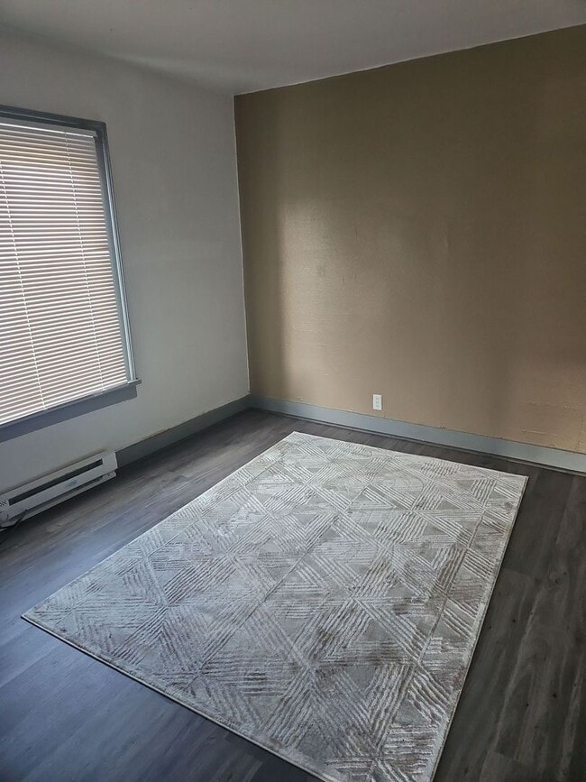 Building Photo - 2ba 1ba with Garage