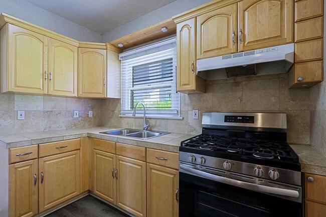 Building Photo - 841 N 9th Ave