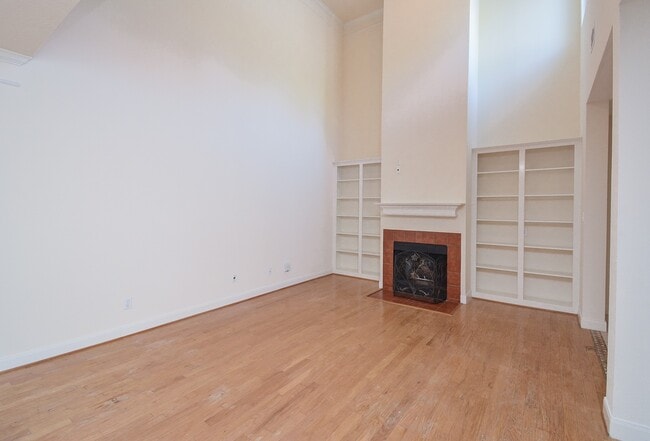 Building Photo - 16407 N Eldridge Pkwy