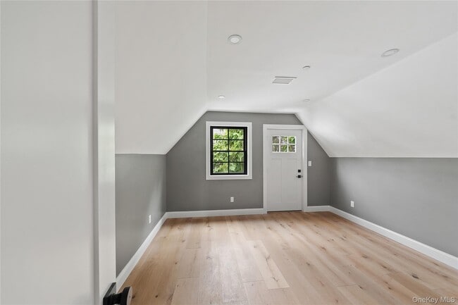 Building Photo - 356 S Tenth Ave