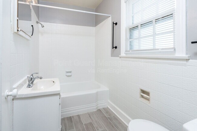 Building Photo - 4722 E Elm St