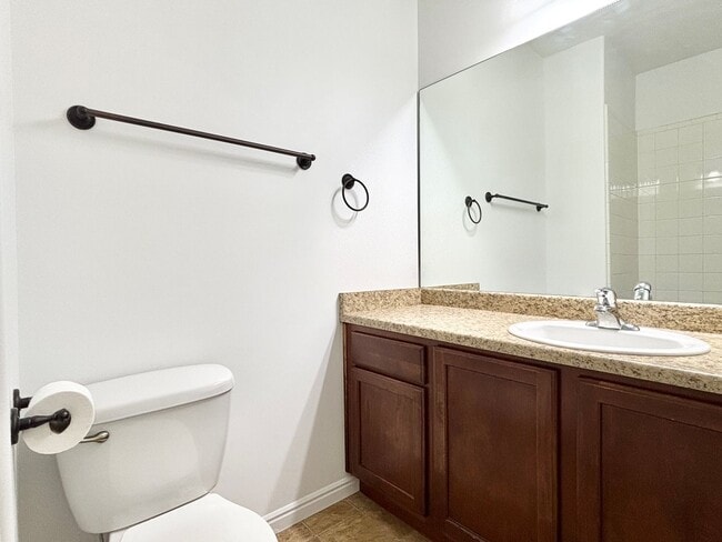 Building Photo - Beautiful Draper Townhome at Bella Monte!