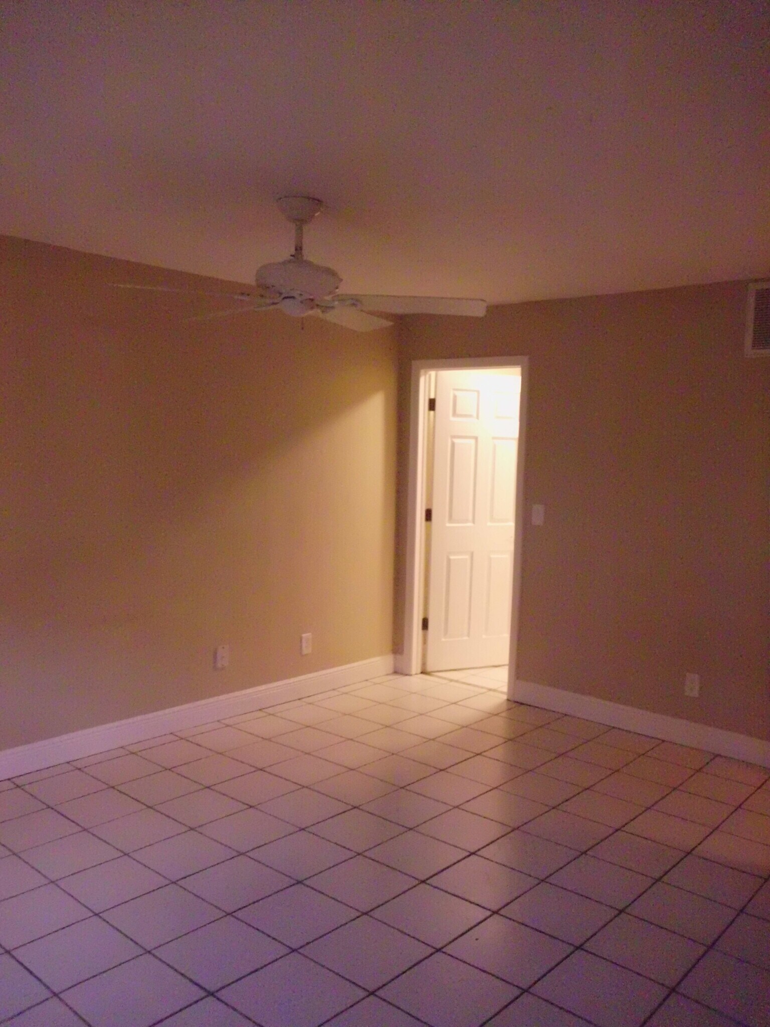 MASTER BEDROOM - 4520 SE 5th Pl