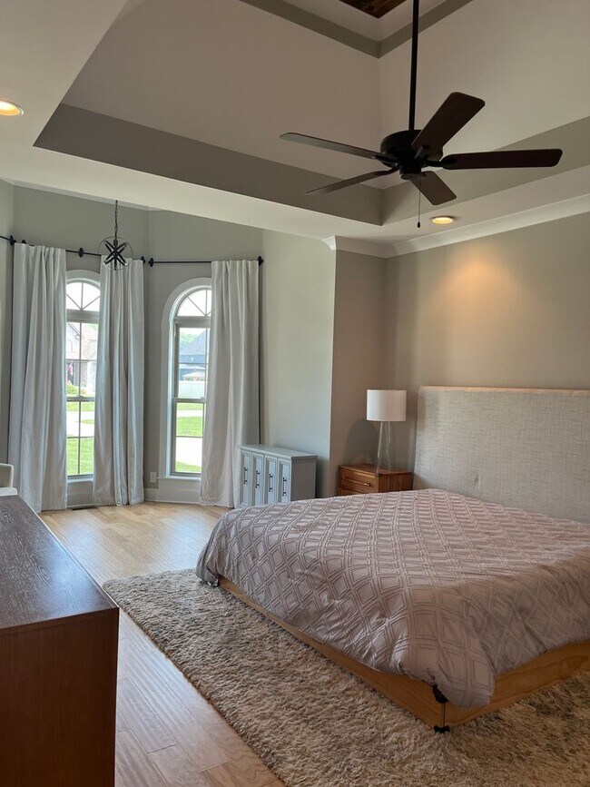 Building Photo - Stunning 4 bedroom, 3 bath Murfreesboro ho...