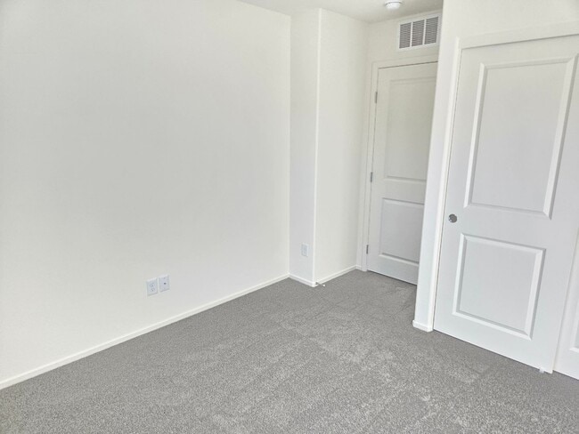 Building Photo - Kalea Trails Gated Cosmos Garden