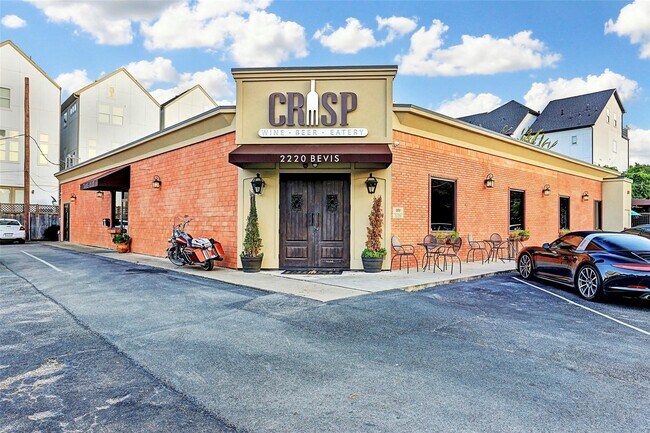 Building Photo - 830 W 19th St