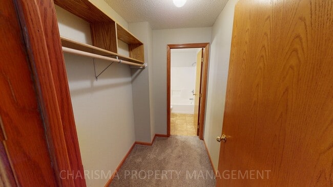 Building Photo - 626 N Sycamore Ave