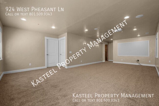 Building Photo - 924 W Pheasant Ln