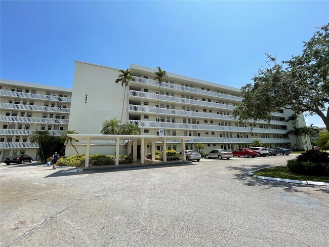 Building Photo - 2859 Leonard Dr