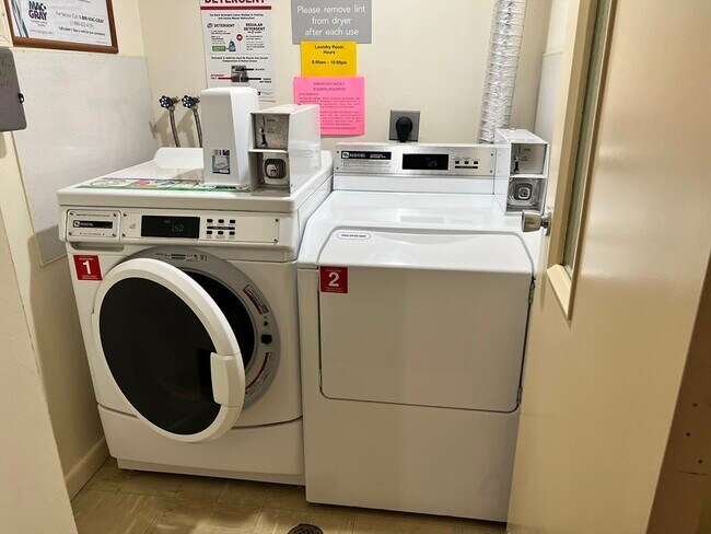 Building Photo - 404 Paradise Rd