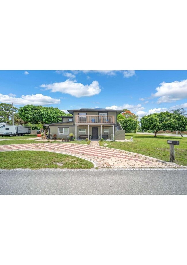 Building Photo - 5023 Club Rd