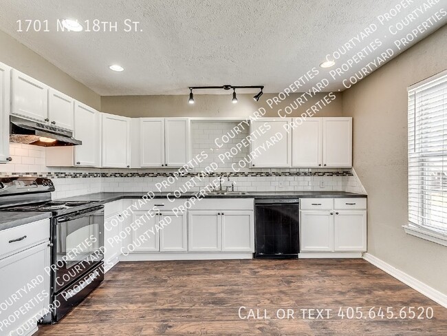 Building Photo - Beautiful 2 bed, 2 bath updated duplex in ...