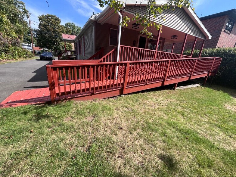 Building Photo - 64 Tomlinson Ave