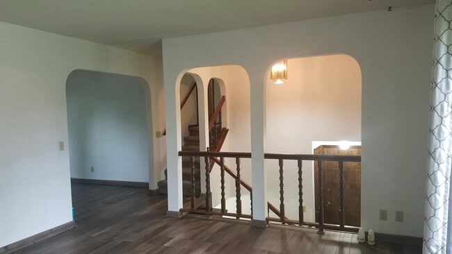 Building Photo - Split level with huge yard