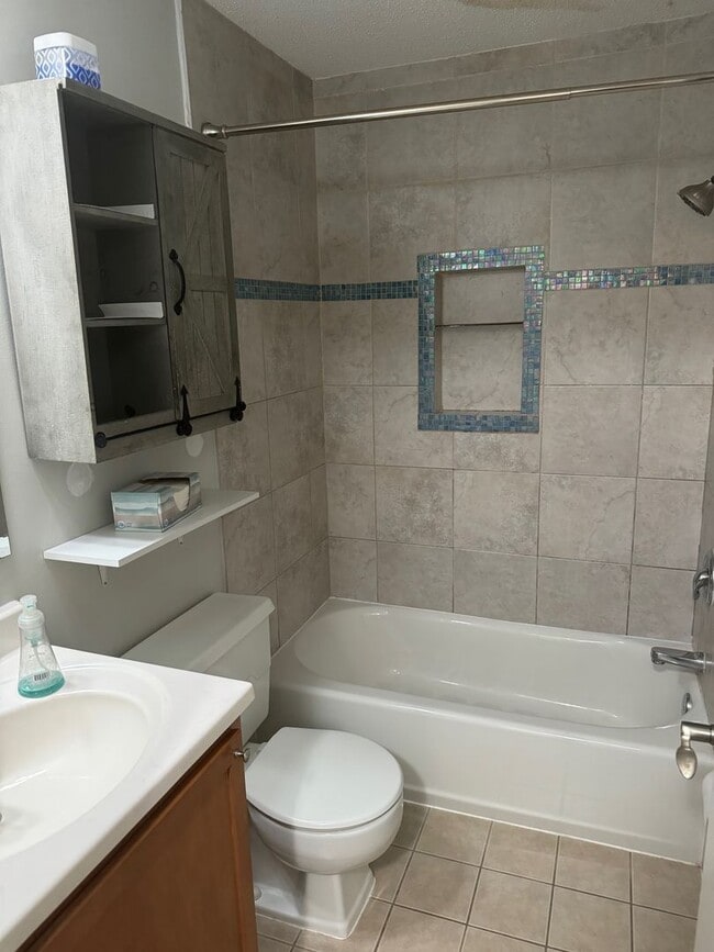 Building Photo - Gorgeous Modern Condo with Private Patio, ...