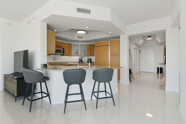 Building Photo - Turnberry Towers East 1507