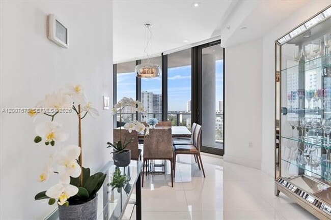 Building Photo - 17475 Collins Ave