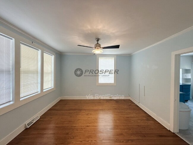 Building Photo - 204 Fishburne St