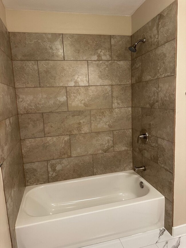 Building Photo - Beautifully updated 2 Bedroom duplex in PT