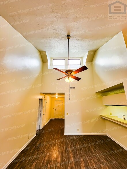 Building Photo - 419 Oriole Dr